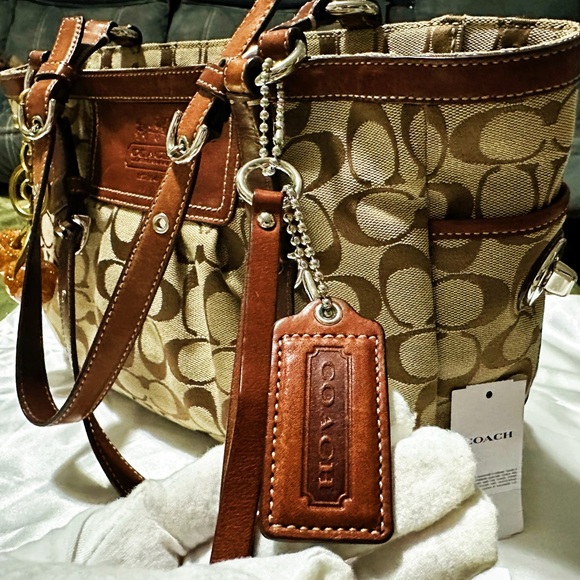 Vintage Coach Signature Brown and Tan Shoulder Bag - Picture 7 of 16